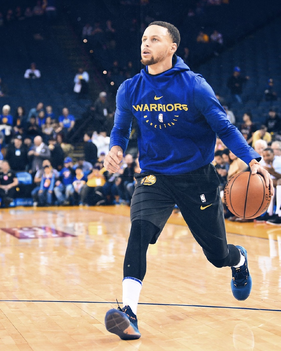 巴黎人报盛赞埃唐-姆巴佩：他敢于冒险，敢于发声，永不放弃（巴黎人报力赞埃唐-姆巴佩：敢闯敢言，永不言弃）