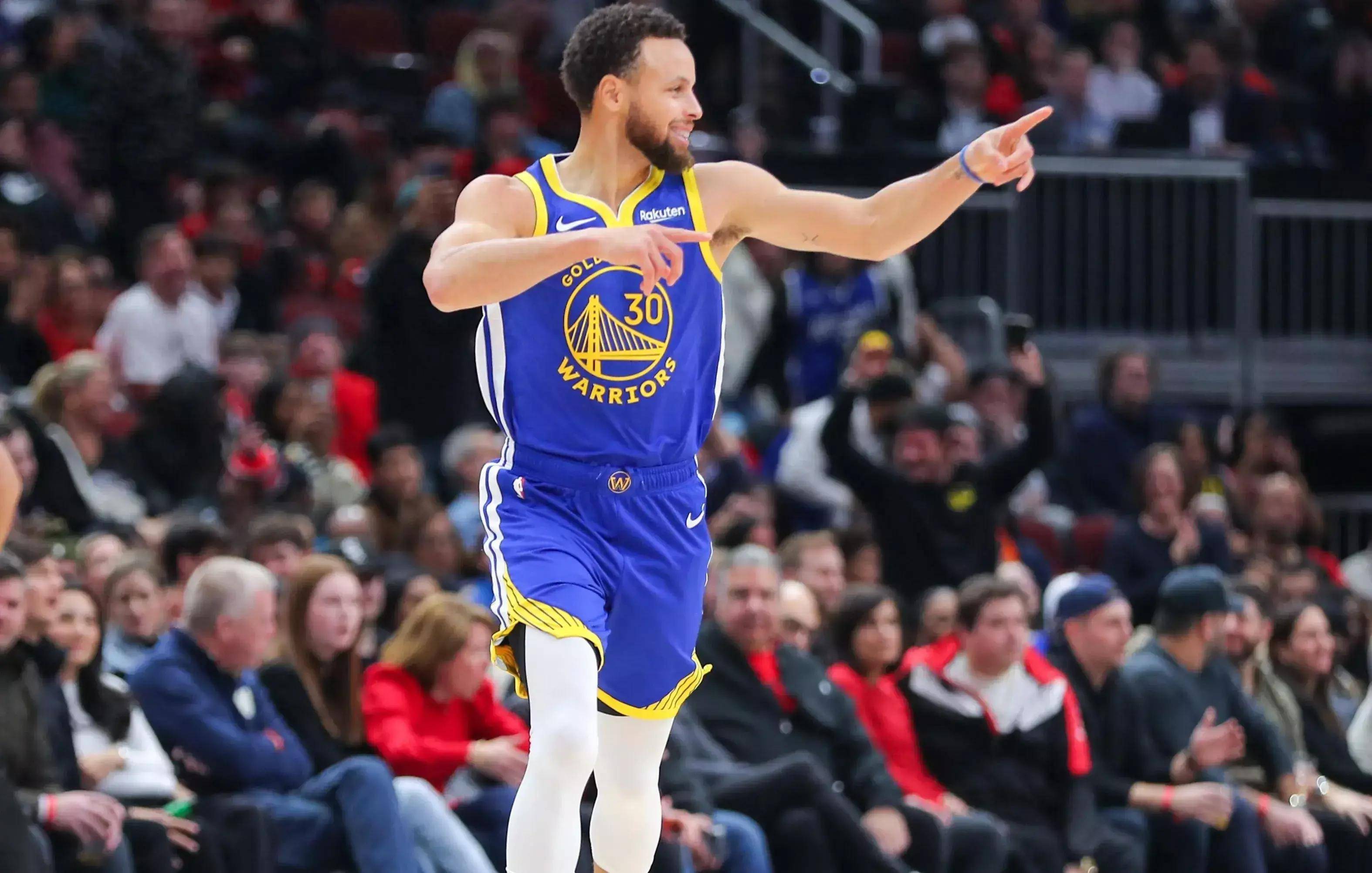 意媒：黄潜考虑买断那不勒斯租将拉法-马林，皇马握有回购权（意媒：比利亚雷亚尔考虑买断租借自那不勒斯的拉法-马林，皇马拥有回购权）