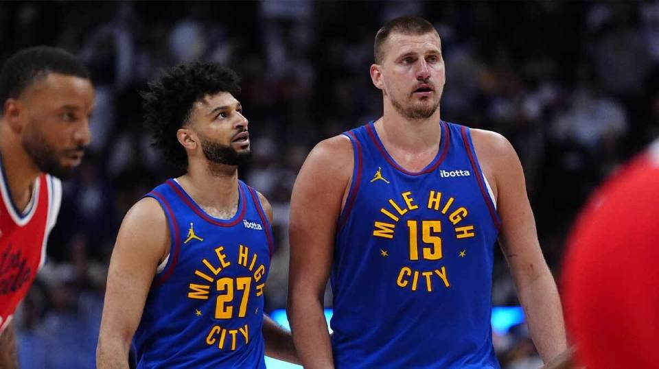 足球世界杯吉祥物亮相，造型引网友热评（世界杯吉祥物发布，外观引发网友热议）