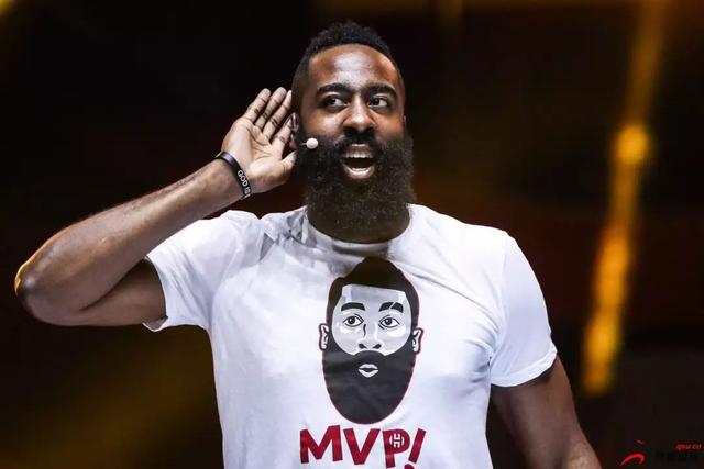 残特奥运田径比赛观赛指引，早晚较为清凉，请注意适时添衣（残特奥运田径观赛指南：晨晚气温偏凉，注意增添衣物）